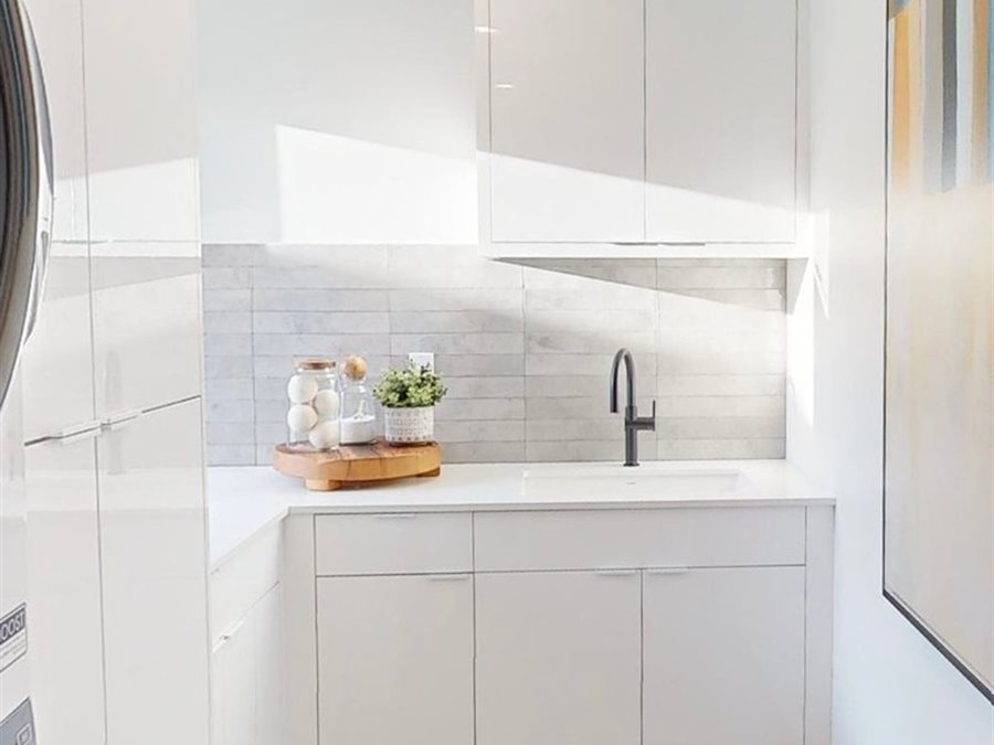 White gloss laminate laundry room cabinets by Blue Mountain Design Bend Oregon